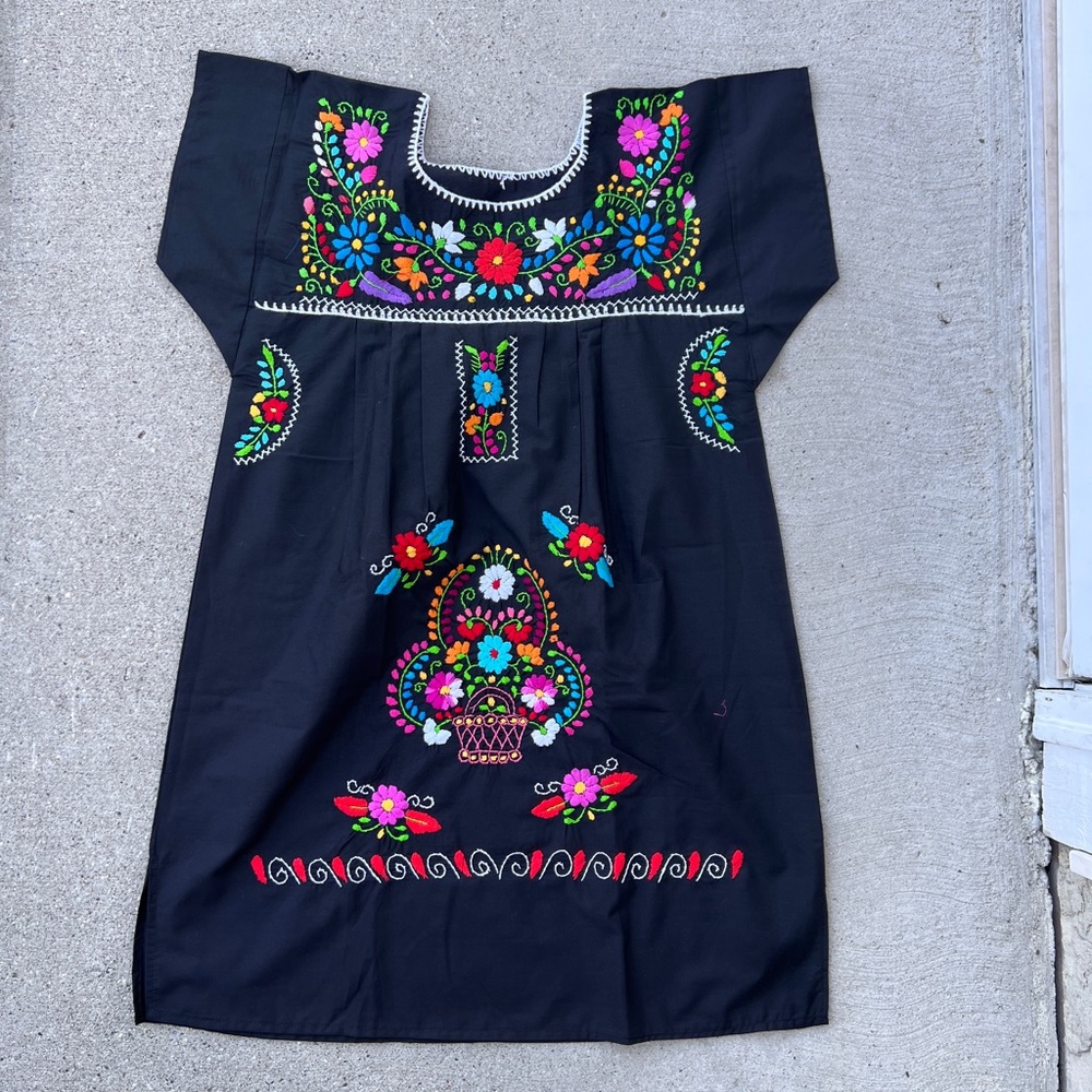 🌸 2 x $79 🌸  Hand embroidered Mexican dress - Picture 7 of 9